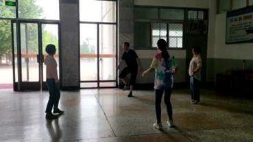 說明: E:\CZG\非教學\工會黨務與指導青年教師\20220606 校工會活動視頻\ag真人百家乐 姜亞東 踢毽子_Moment.jpg